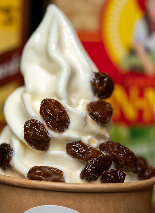 スパイス ラムレーズン Rum Raisin ジャマイカ産ラム酒、 カルフォルニア産オーガニックレーズンと スパイス数種類を数ヶ月漬け込んだ、 自家製ラムレーズン。